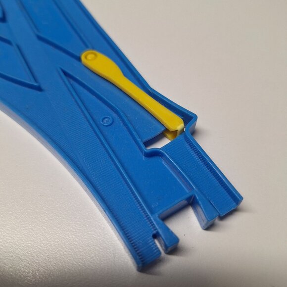 Tomy 2001 Blue Plastic Train Track Switch Piece Thomas Vintage Y Split - Picture 3 of 4